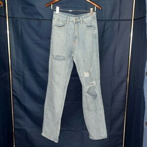 Distressed high waisted lose jeans